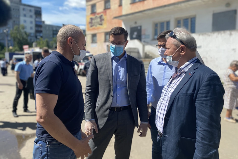 Глеб Никитин встретился с жителями дома на улице Краснодонцев, где произошел взрыв газа