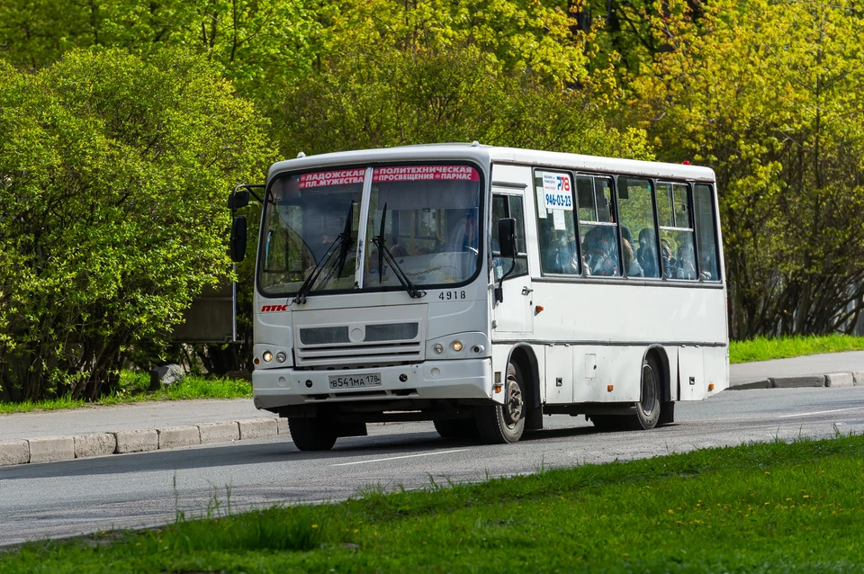 Маршрутки пока запрещать не будут. Еще года два.