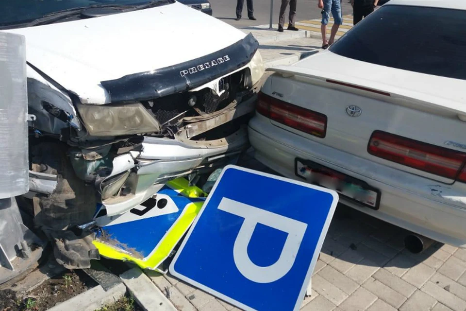 В Хабаровске водитель травмировался в им же устроенной аварии