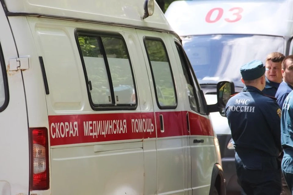 Женщина, выброшенная из окна получила серьезные травмы.