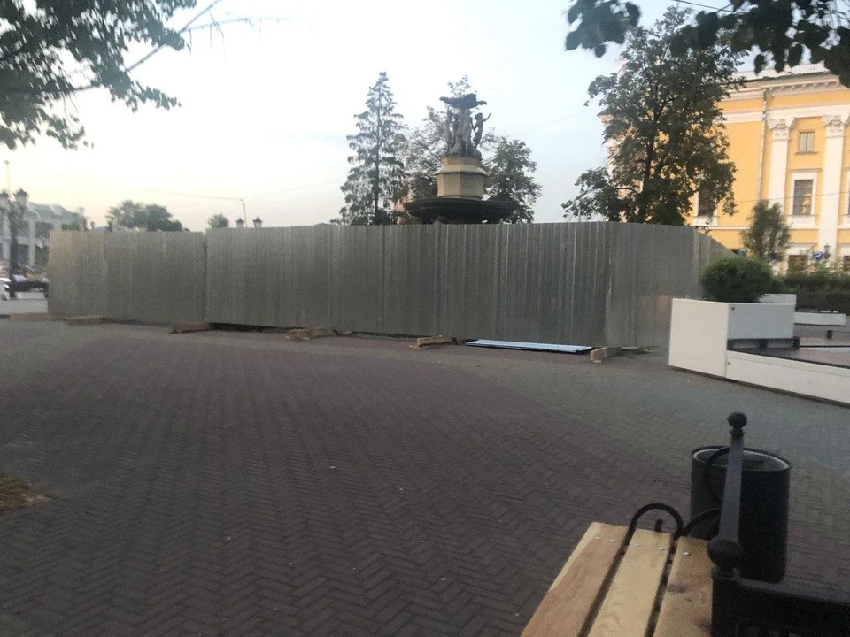 Еще в эти выходные здесь не было никакого забора