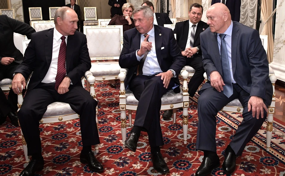 Виктор Савиных (в центре) и Владимир Джанибеков на встрече с Владимиром Путиным. Фото: kremlin.ru