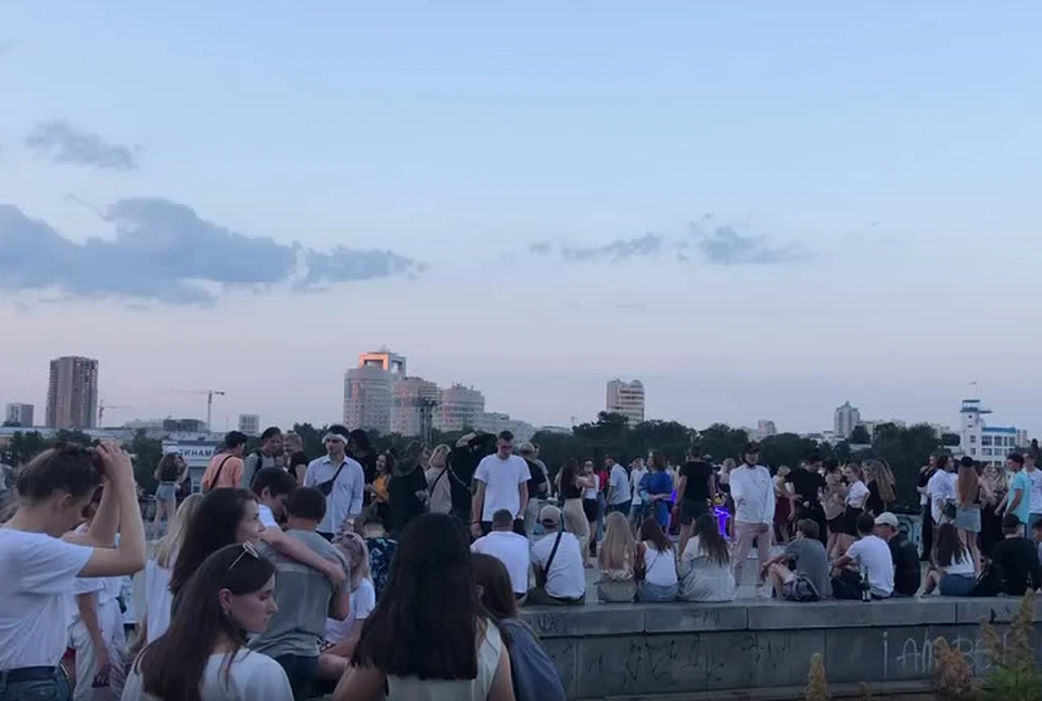 На дискотеку пришли сотни человек. Фото: паблик "Инцидент Екатеринбург" в ВК