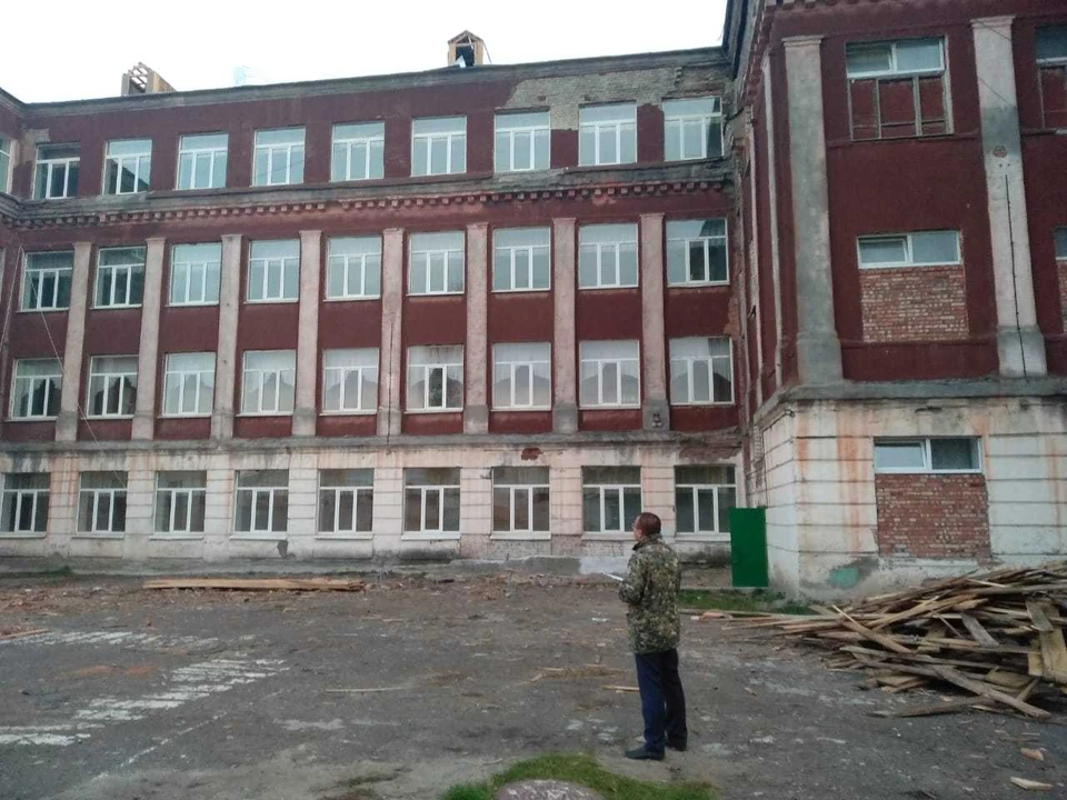 Молодой рабочий в Вольске сорвался с крыши