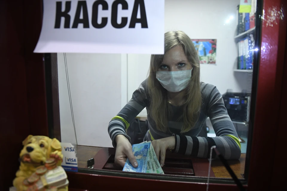 После поступления на счета больницы заработных средств ухтинка переводила их на свои расчетные счета в разных банках.