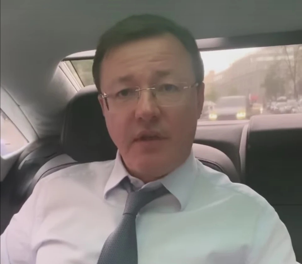 Дмитрий Азаров улетел в Москву