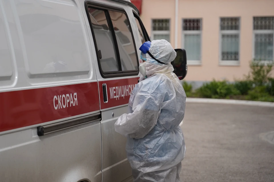 Обоих заболевших госпитализировали, их состояние стабильное.