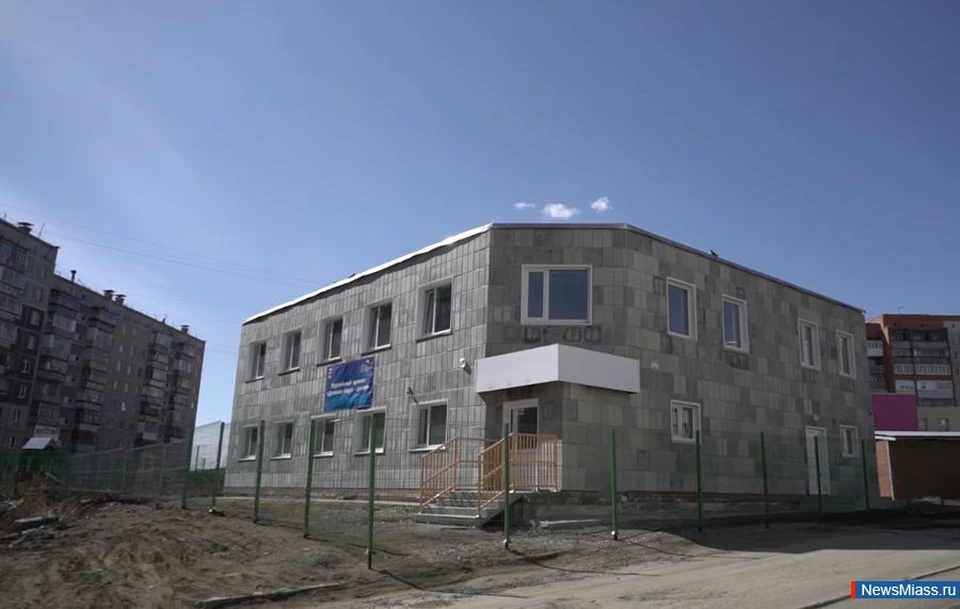 Именно это здание стало источником скандала в Миассе. Фото: Newsmiass.ru