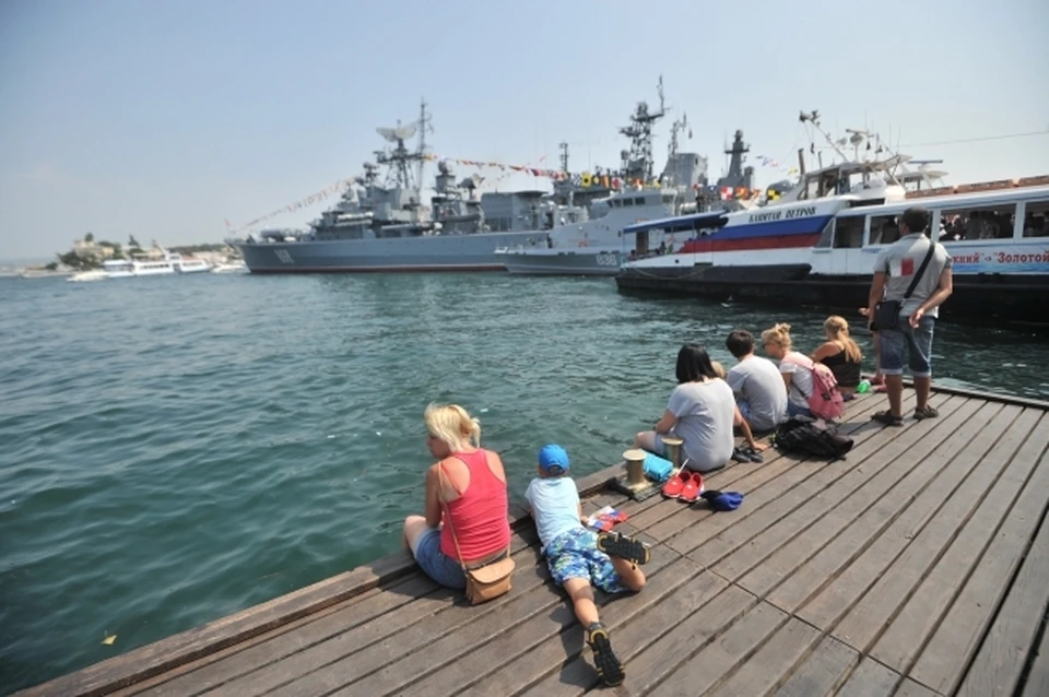 Туристы бронируют жилье на День ВМФ в городах-героях Севастополе и Керчии городе воинской славы Феодосии