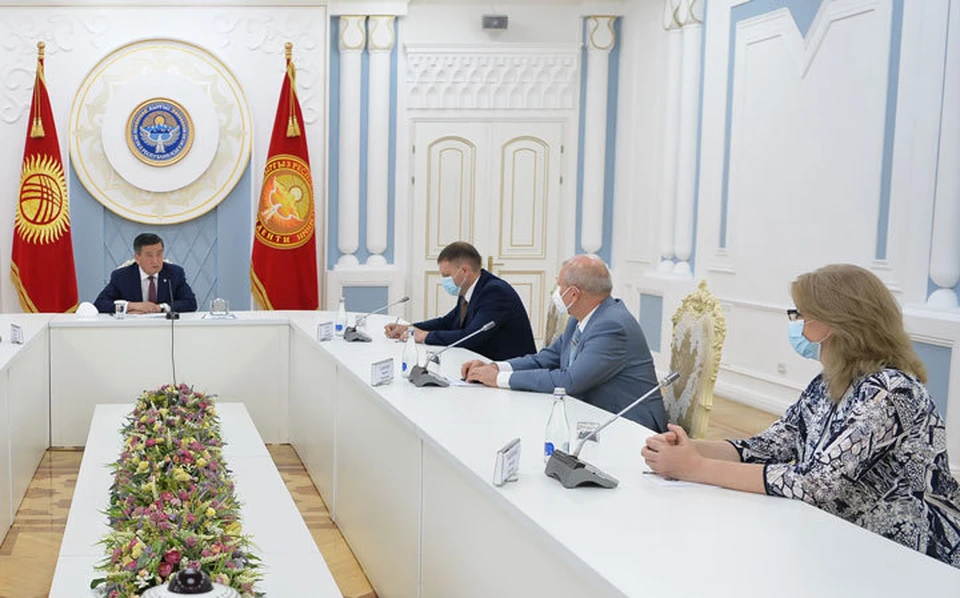 Перед тем как приступить к работе, руководители российской делегации встретились с президентом Кыргызстана.