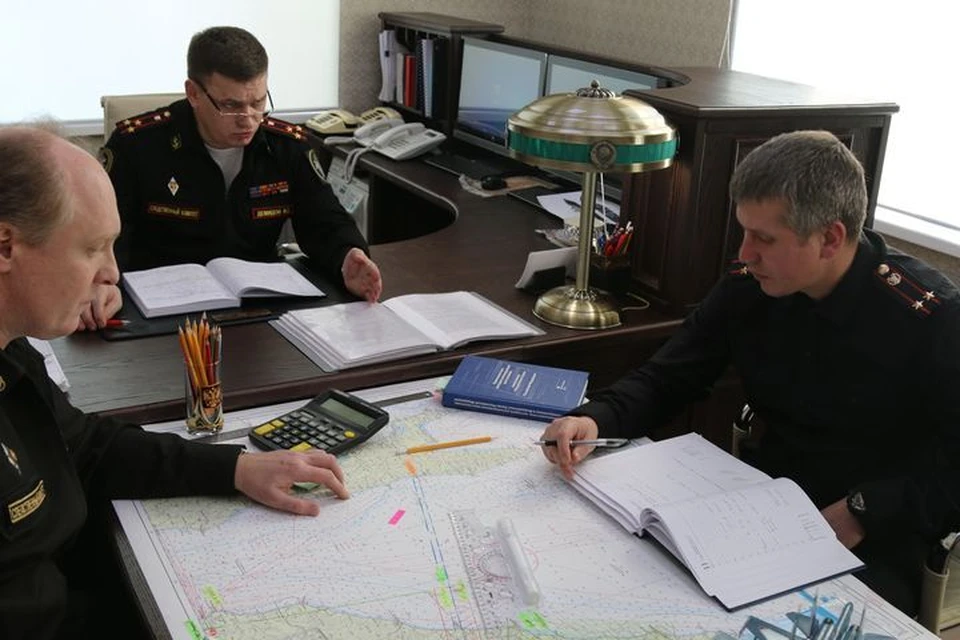 Военные следователи в процессе работы. Фото: предоставлено пресс-службой управления.