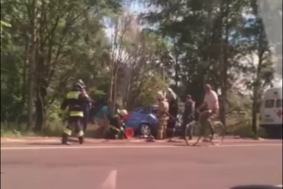 В ДТП погибла женщина. Скриншот с видео, группа "Ярославль LIVE" ВКонтакте