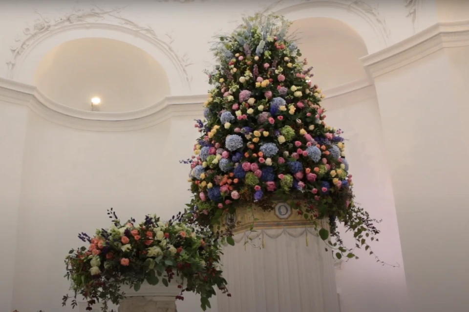 В Павловском парке собрали "Самый большой букет Петербурга". Фото: vk.com/pavlovskpalaceandpark /скриншот видео