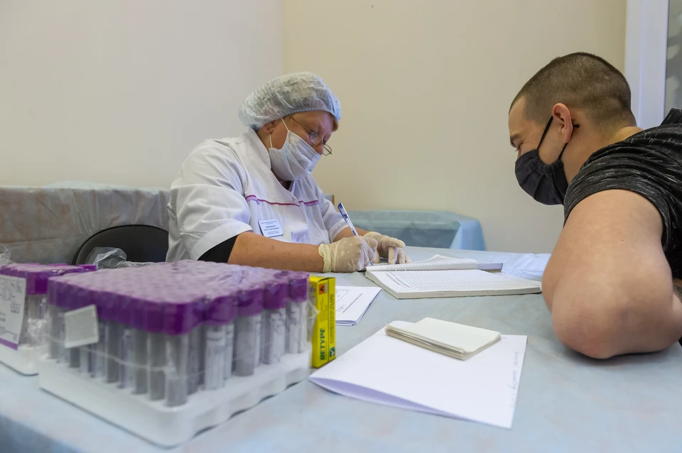 Почти 11 тысяч петербуржцев сдали тесты на коронавирус за сутки.