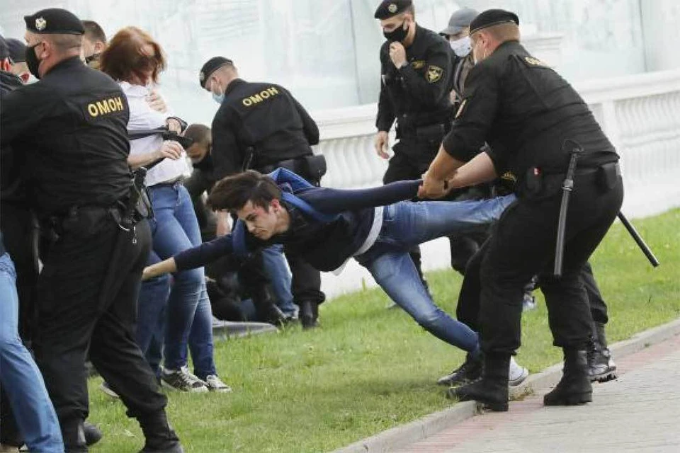 Если в Минске повеет крупными протестами, политологи уверены: Батька не постесняется их разгонять. Фото: AP/Associated Press/East News