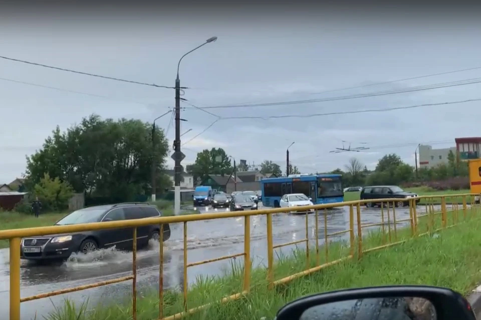 Кольцо в Южном во время дождя. Фото: стоп-кадр с видео vk.com/podslyshano_y_voditelei69/Татьяна Сидорова