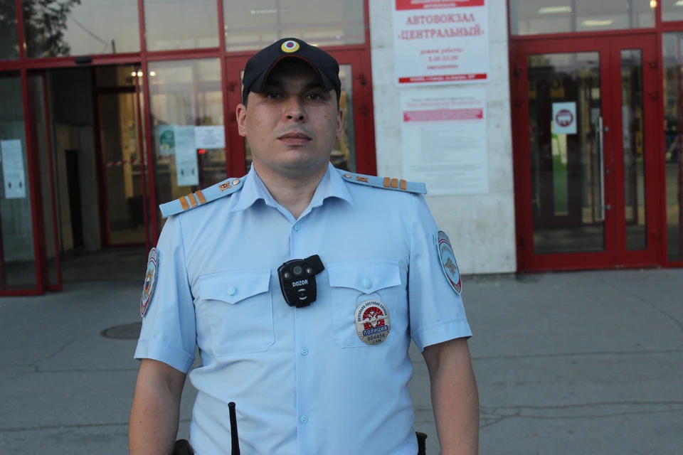 Самарский полицейский Рустам Шакуров обратил внимание на одинокого мальчика, который стоял рядом с автовокзалом