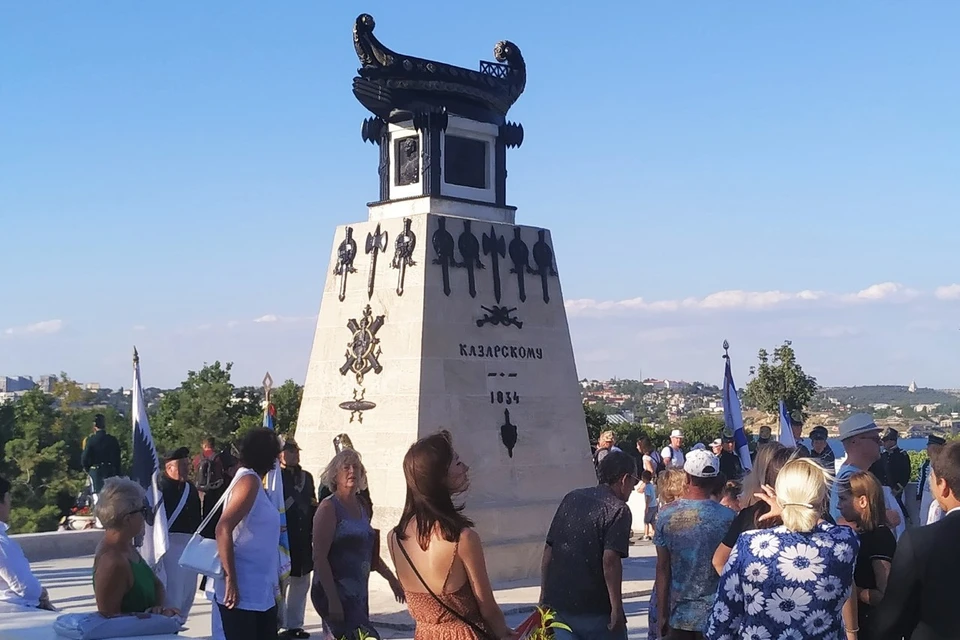 Памятник Казарскому - старейший в городе