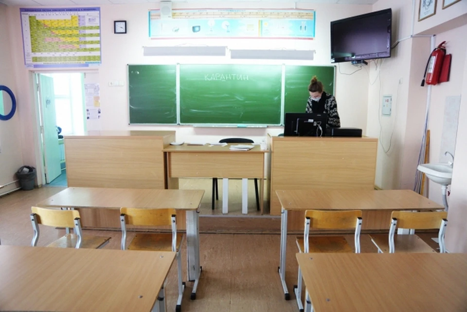 За порноролик на уроке наказали директора кузбасской школы