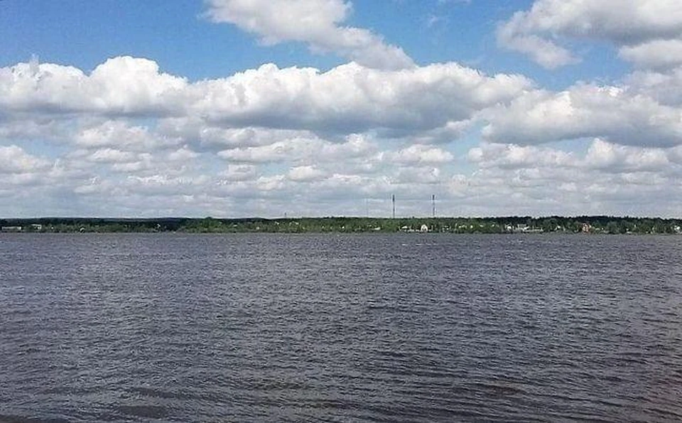 Девочка не умела плавать и ее унесло течением.