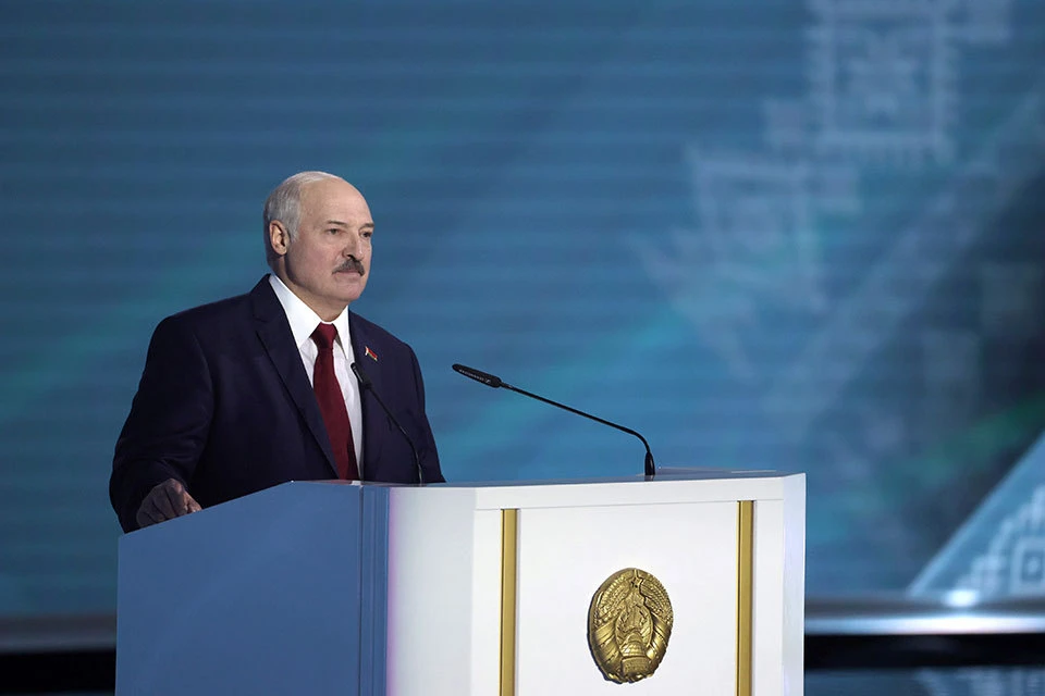 Александр Лукашенко за 5 дней до выборов президента Белоруссии выступил с посланием к народу и парламенту