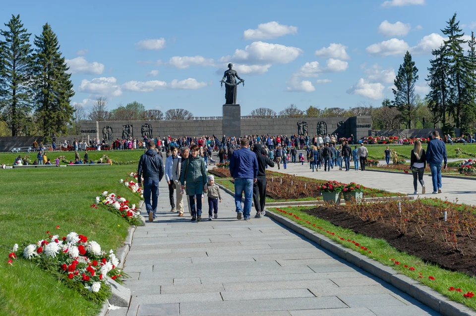 На Пискаревском кладбище появится навигация для мобильных устройств.