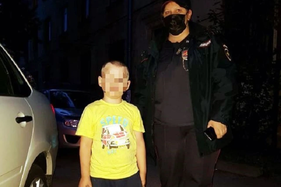Женщина-участковый нашла пропавшего ребенка в Ломоносове. Фото: ГУ МВД по СПб и ЛО