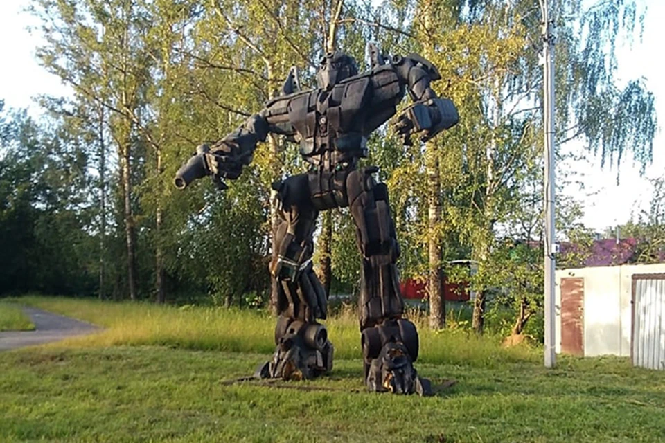 Восьмиметровый Оптимус Прайм в Кимрах Фото: vk.com/"Красивые Кимры"/Наталья Мозжухина