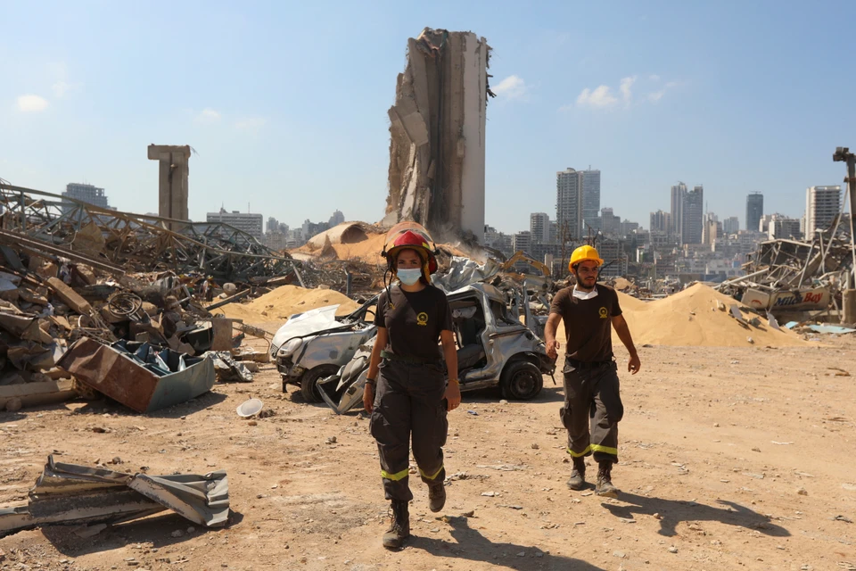 Сильный взрыв в Бейруте превратил строения в каменную крошку.