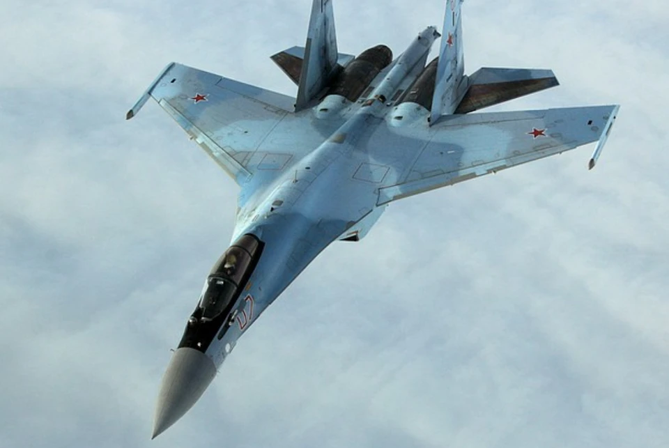 Российский Су-27 перехвалил американский самолет-разведчик США