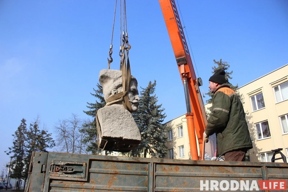 Россияне просят передать им демонтированный в Гродно бюст Чапаева. Фото: Елена Ковальчук, hrodna.life