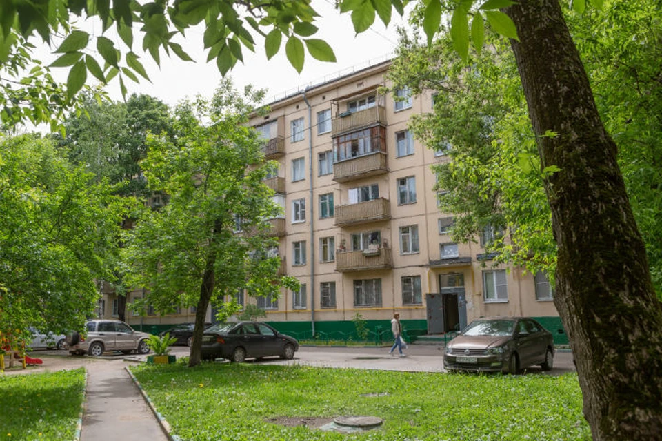 Рыбинец повредил машины, припаркованные в одном дворе