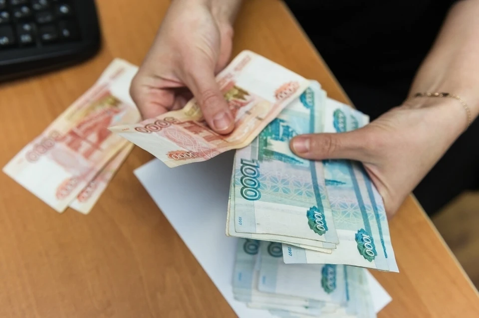 Два экс-чиновника из Ленобласти попались на взятке и могут сесть в колонию на срок до 12 лет.