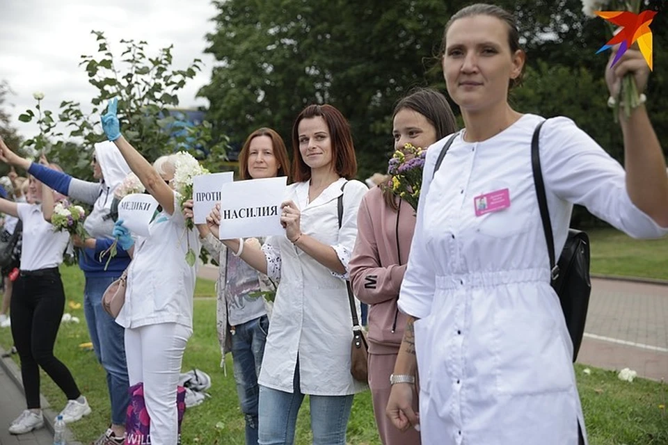 На протесты в Белоруссии вышли даже медики. И это уже совсем другой протест - когда выходит бастовать не молодежь, а целые предприятия.