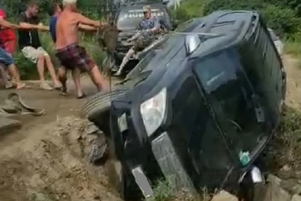Авто туристов перевернулось в кювет