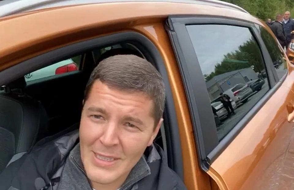 Глава Ямала сел за руль, чтобы оценить жизнь региона Фото: скрин видео vk.com/artyukhov_da