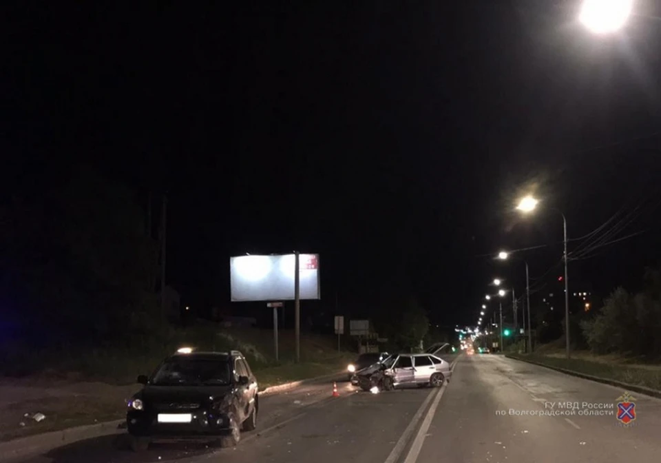 ДТП на улице Лермонтова в Волгограде. Фото: пресс-служба ГУ МВД России по Волгоградской области.
