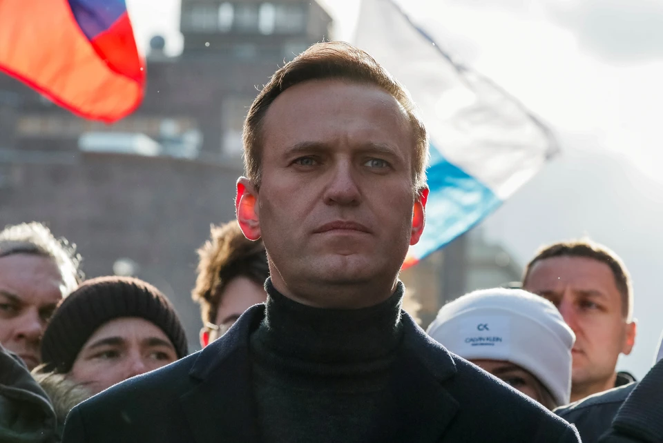 Алексей Навальный находится в омской больнице в состоянии комы.