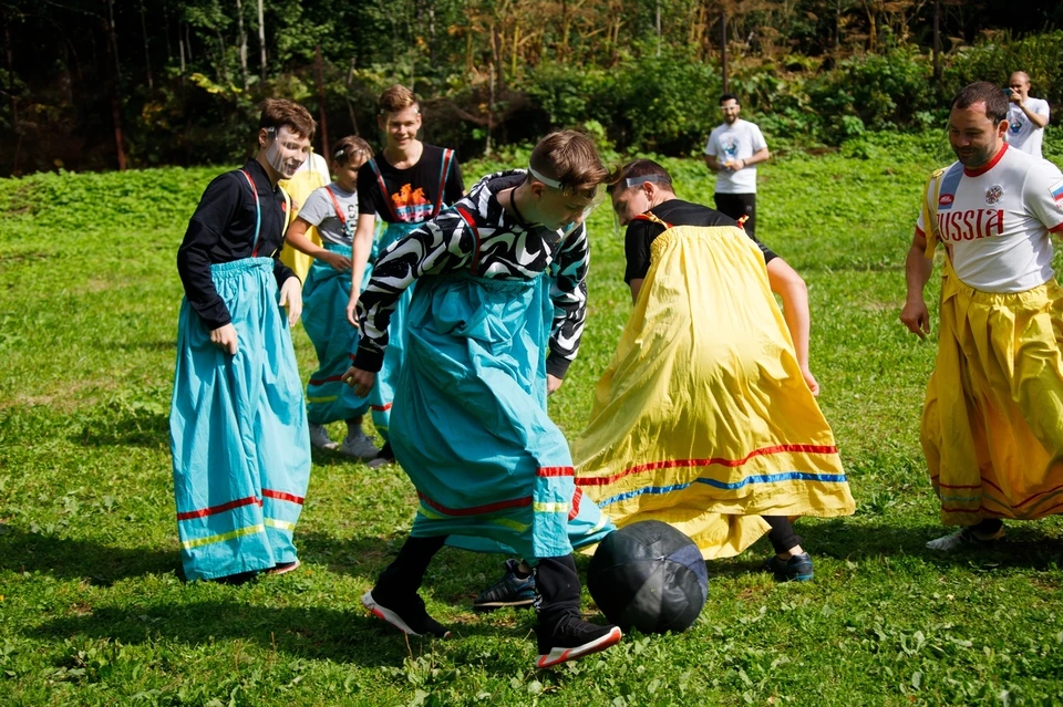 Футбол в юбках