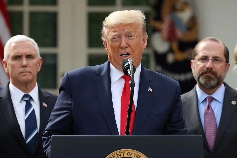 Трамп считает, что коронавирус пройдет без вакцины