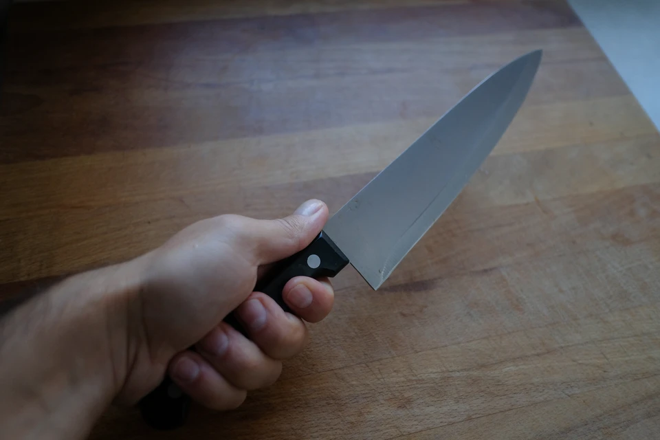 Медсестра порезала ножом своего бывшего мужа в Мурино