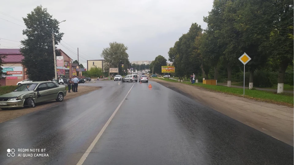 В ДТП с тремя легковушками в Мценске пострадали два человека