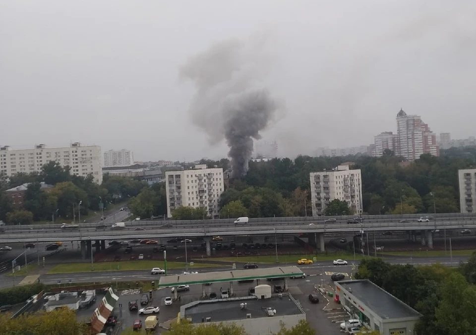 Десять человек спасли из горящего дома в Москве. Фото: соцсети