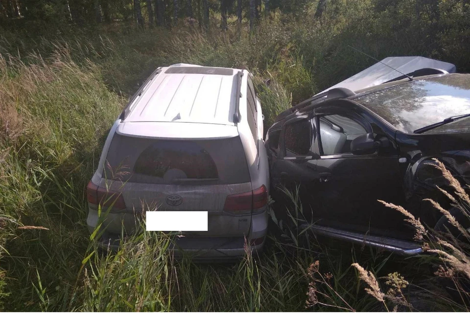 От удара машины выбросило с автодороги. Фото: vk.com/gibdd43