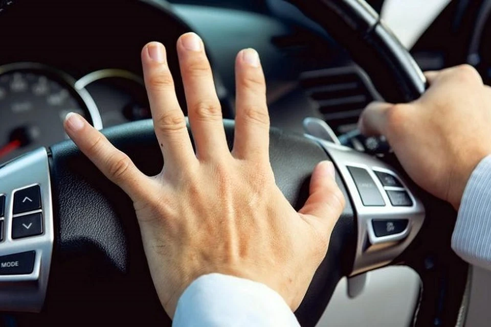 Статья 602 КоАП РК за нарушение водителями транспортных средств правил пользования внешними звуковыми сигналами предусматривает штраф 3 МРП.