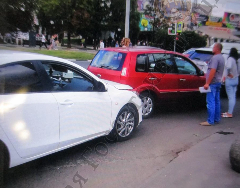 В Туле на ул.Лейтейзена иномарки устроили тройное ДТП