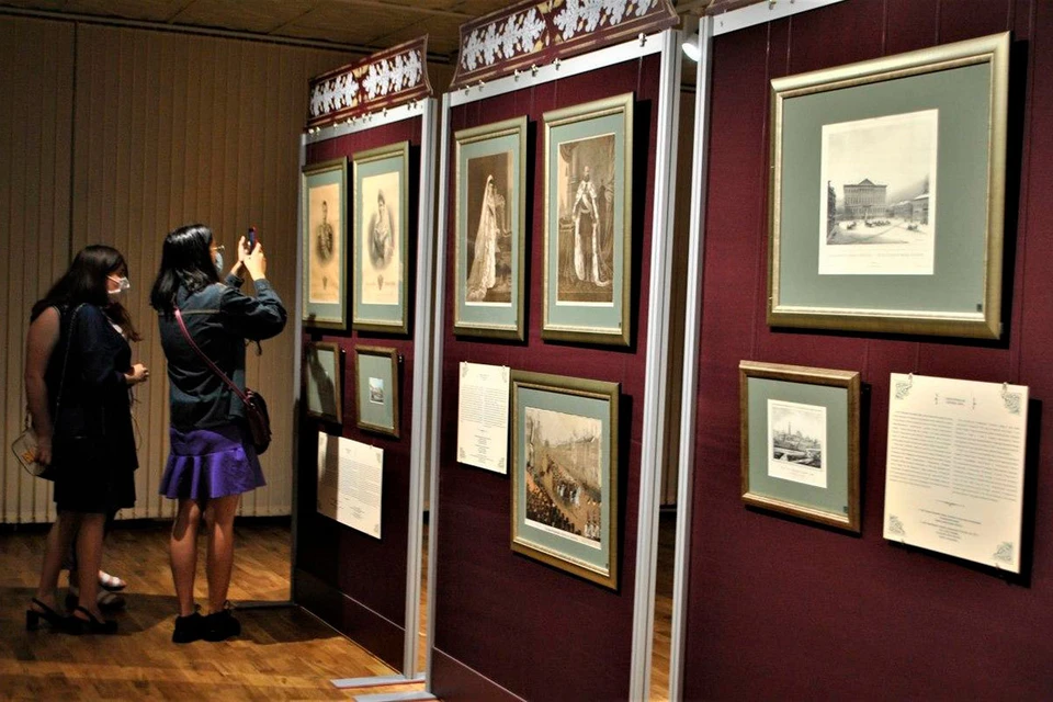 В Брянске открылась выставка «Императорский Дом Романовых. История в гравюрах»