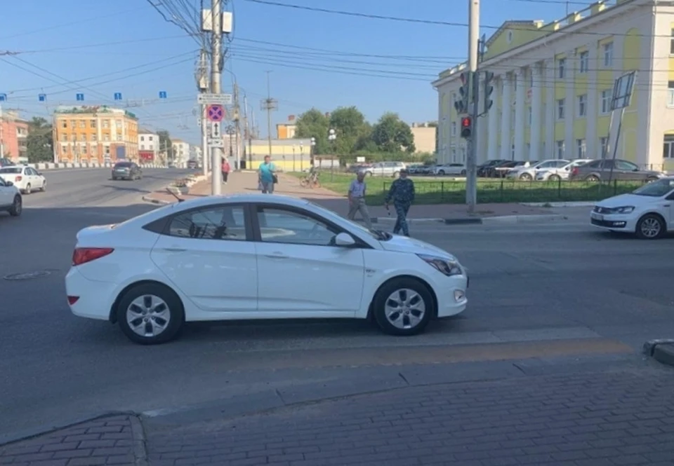 Иваново рязань на машине. Сбили пешехода в Рязани на Первомайском проспекте. Hyundai Solaris на дорога девушка.