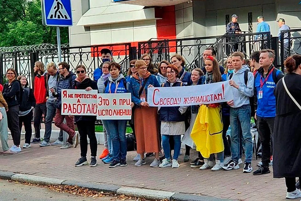 Задержанные журналисты «КП-Беларусь» почти сутки находятся в РУВД