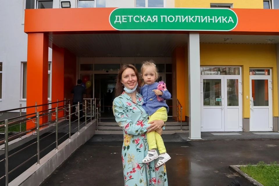 Елена Пята привела дочку в новую поликлинику.